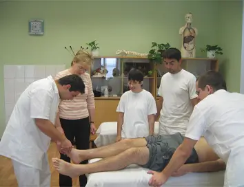 Hogyan tanulnak masszírozni a látássérült masszőrök?